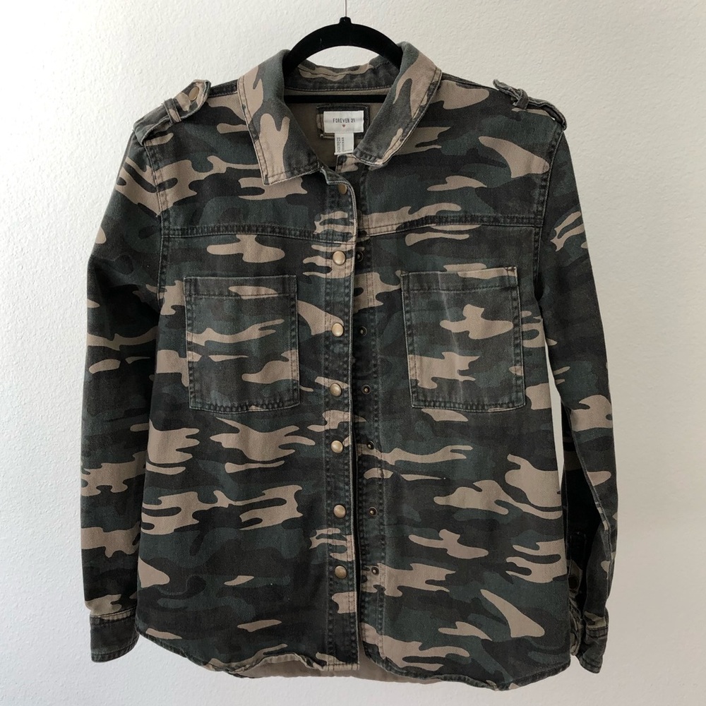Medium size camo forever 21 jacket